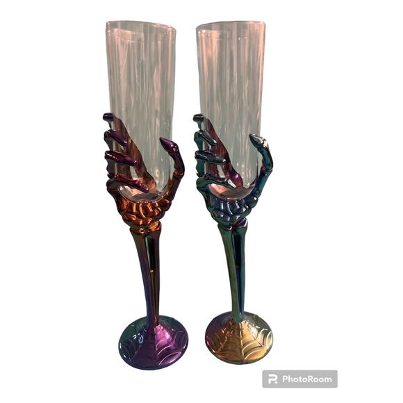 -Lot Of 2 Iridescent Skeleton Hand Resin Champagne Flutes - Picture 3 of 5